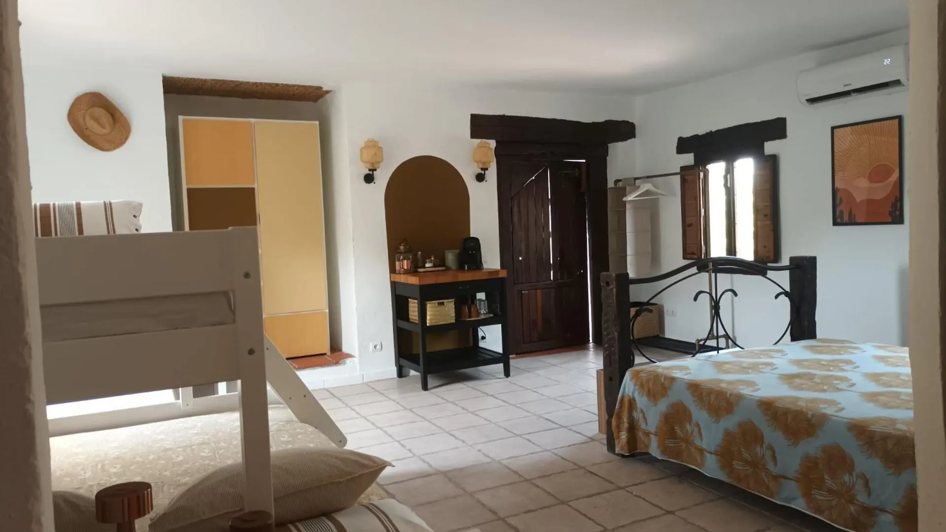 Guesthouse Un Poco Mas Canillas de Aceituno Apartment